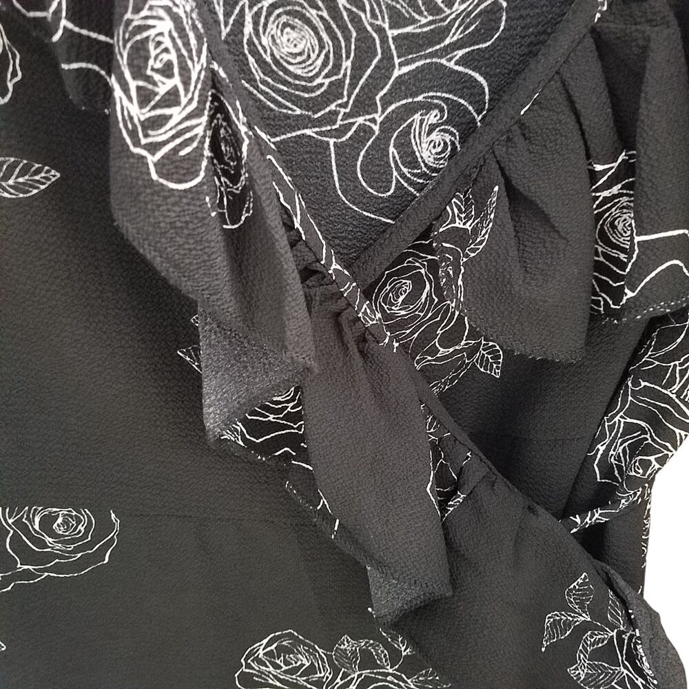 Urban Heritage Womens Sz M Black White Floral Long Sleeve Wrap Dress - Picture 4 of 10
